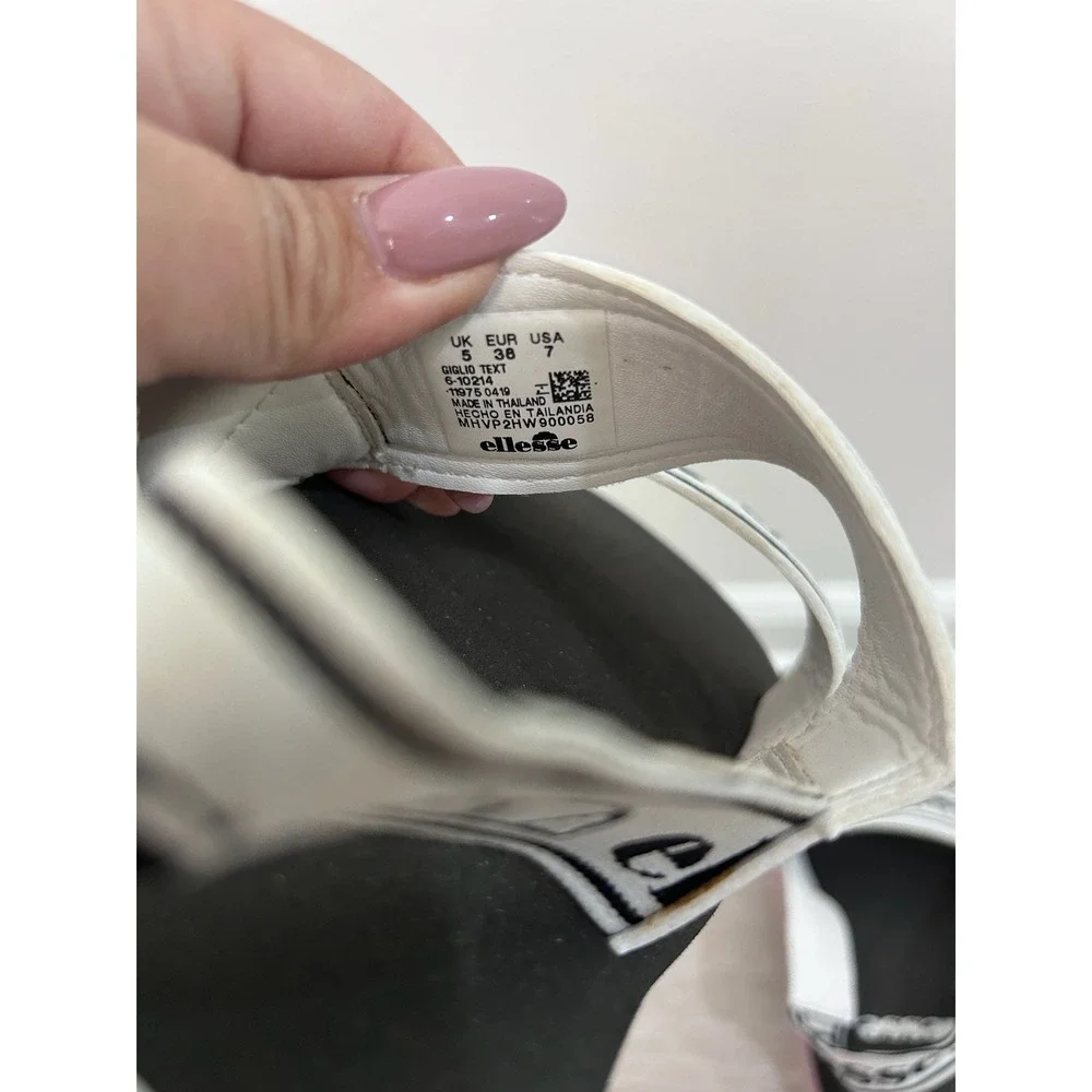 Ellesse giglio text
